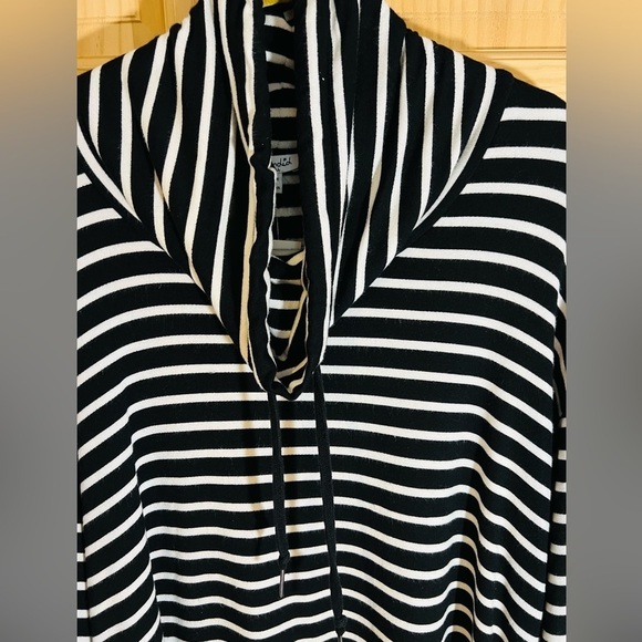Splendid Oversized Funnel Neck Black and White Striped Crop Pullover Shirt Small - Picture 4 of 7